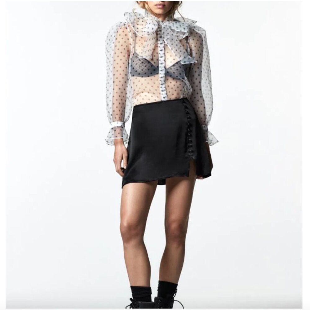 Zara mini Buttoned Satin skirt